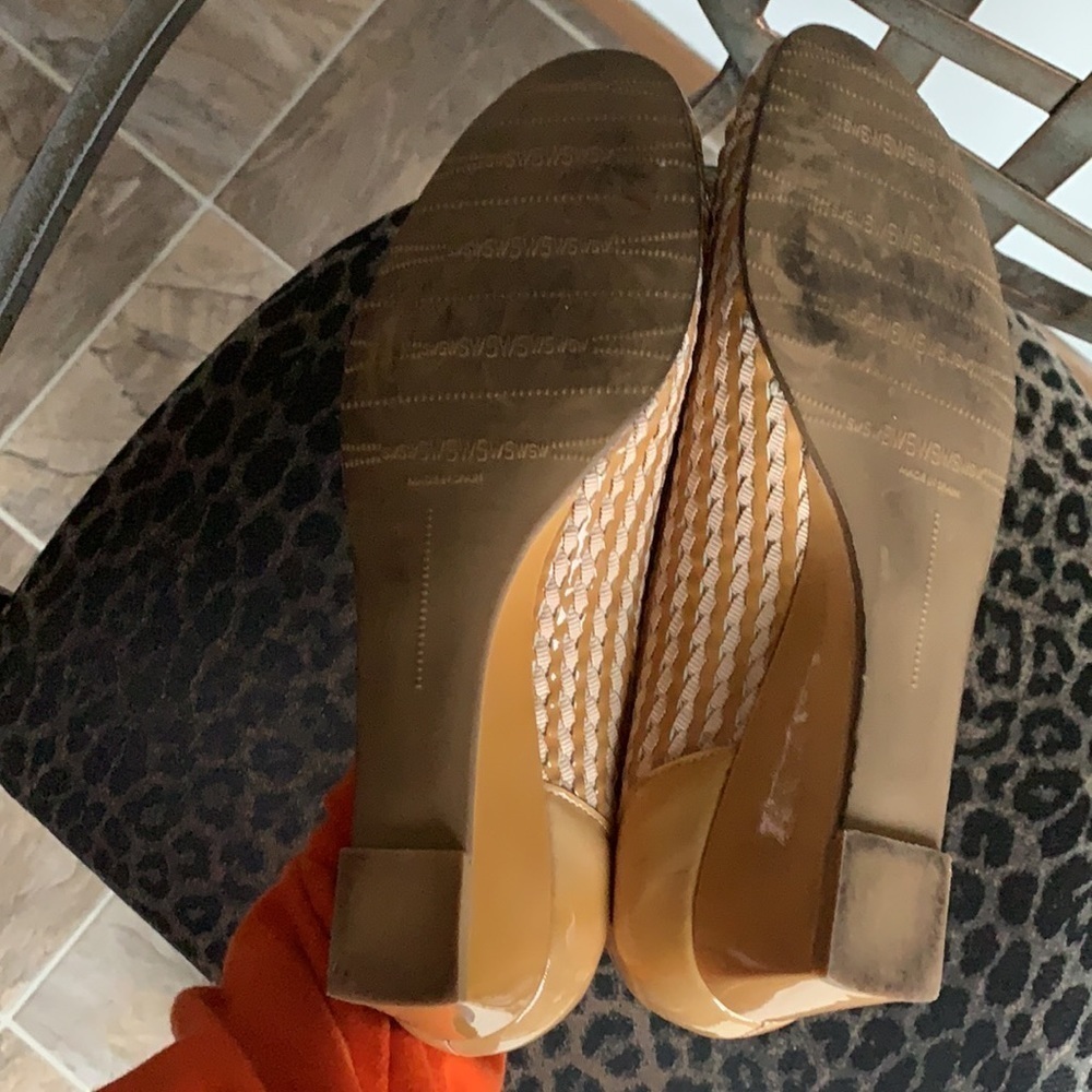 Stuart Weitzman Butterscotch Wedge Heels Size 6.5 - Picture 9 of 11